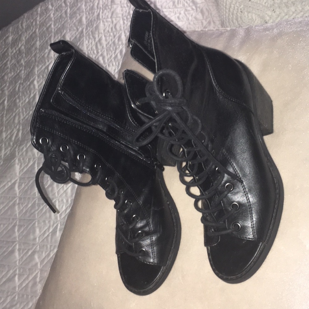 Open toe boots very fashionable